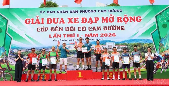 Trao các giải cá nhân nam.