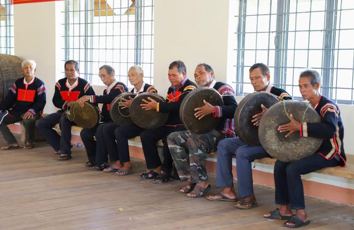 Đội cồng chiêng buôn Buôr được duy trì hoạt động, trở thành nơi quy tụ những người yêu văn hóa truyền thống