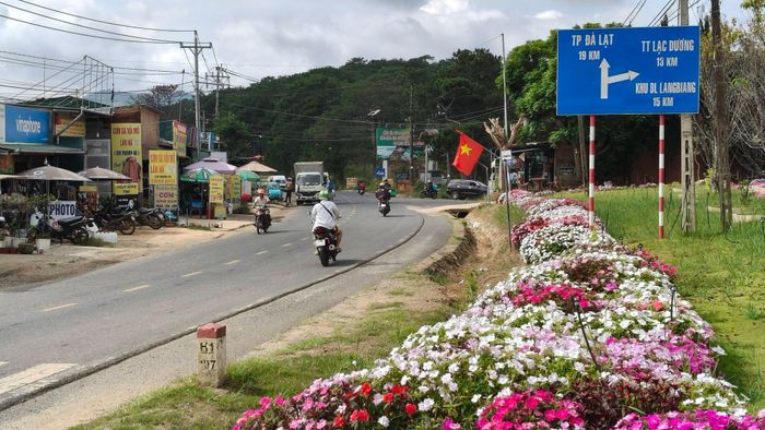 Trên địa bàn xã Lạc Dương, công tác chỉnh trang cảnh quan, vệ sinh môi trường đang được triển khai tích cực