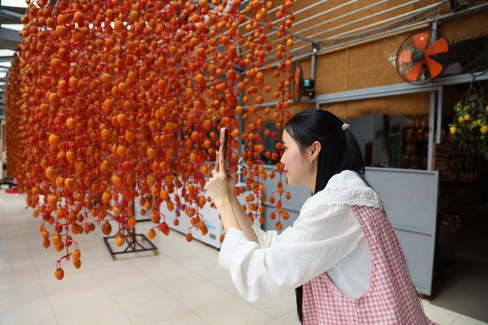 Sản phẩm hồng treo gió - đặc sản mùa thu Đà Lạt thu hút du khách