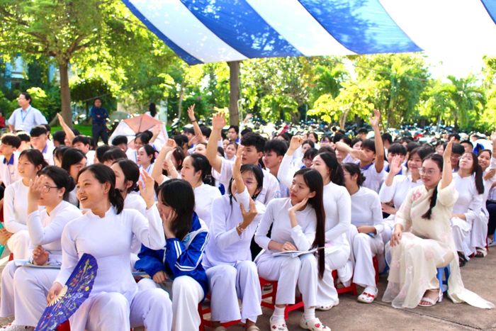 Học sinh sôi nổi với phần hỏi đáp