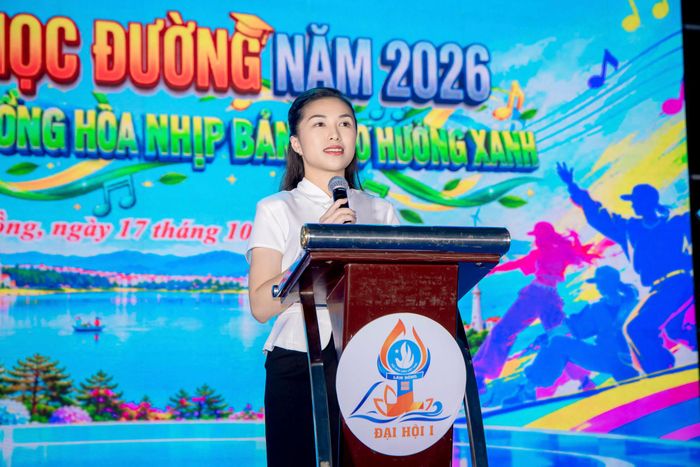 Chị Trần Diệp Mỹ Dung, Ủy viên Ban Chấp hành Trung ương Đoàn, Phó Bí thư Thường trực Tỉnh đoàn, Chủ tịch Hội Sinh viên Việt Nam tỉnh phát biểu tại chương trình