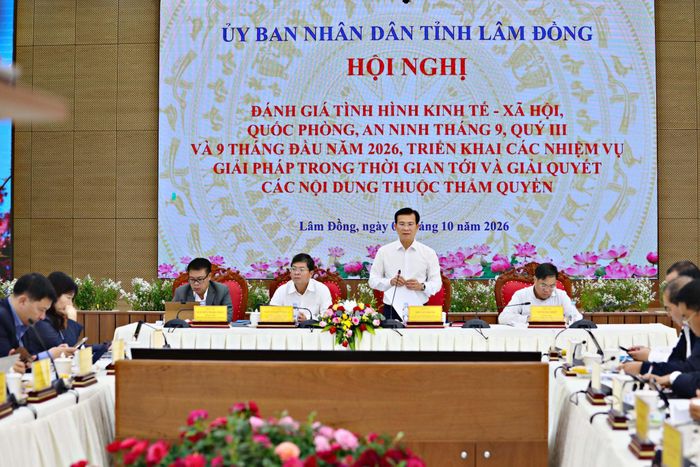 Chủ tịch UBND tỉnh Lâm Đồng Hồ Văn Mười yêu cầu các cơ quan, đơn vị nâng cao trách nhiệm, không để công việc chậm trễ, tồn đọng trong 3 tháng cuối năm 2026. (Ảnh: Chính Thành)
