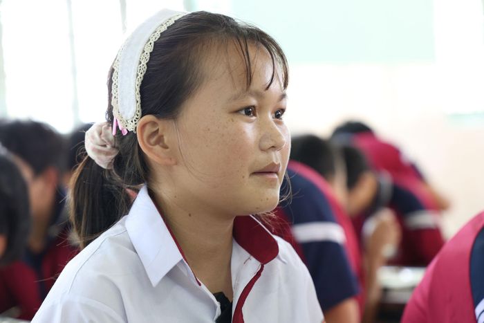 Em Vàng Thị Đầy Năng cho biết gia đình đã có 4 anh, chị, em theo học ngôi trường này