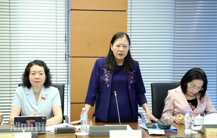 Đại biểu Lê Thị Nga, Ủy viên Trung ương Đảng, Ủy viên Ủy ban Thường vụ Quốc hội, Chủ nhiệm Ủy ban Dân nguyện và Giám sát của Quốc hội phát biểu thảo luận.
