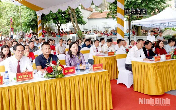 Các đại biểu dự buổi lễ.