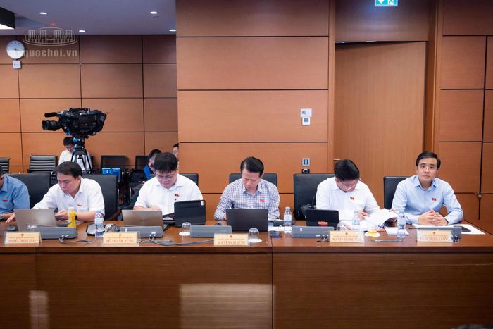 Các đại biểu dự phiên thảo luận Tổ