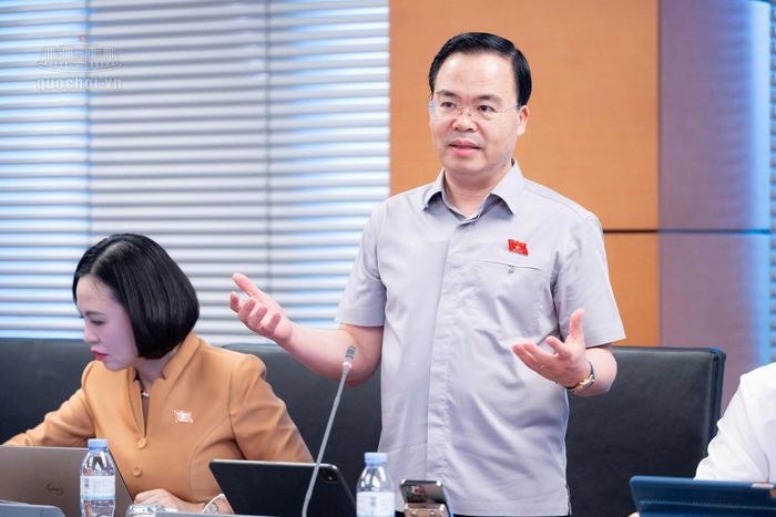Đại biểu Trần Văn Khải, Phó Chủ nhiệm Ủy ban Khoa học, Công nghệ và Môi trường của Quốc hội tham gia thảo luận