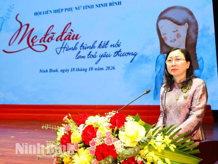 Đồng chí Đinh Thị Lụa, Phó Bí thư Tỉnh ủy, Chủ tịch Ủy ban MTTQ Việt Nam tỉnh phát biểu tại hội nghị.