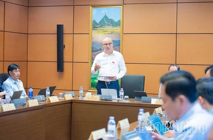 Bí thư Tỉnh ủy, Trưởng Đoàn ĐBQH tỉnh Phạm Đại Dương tham gia thảo luận ở Tổ.