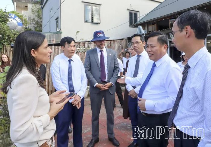 Đồng chí Phó Chủ tịch UBND tỉnh Đinh Công Sứ đề nghị Chính phủ Pháp thông qua Cơ quan Phát triển Pháp (AFD) tích cực hỗ trợ tỉnh Phú Thọ về nguồn vốn trong thực hiện Dự án Phát triển đô thị thích ứng biến đổi khí hậu khu vực đô thị Hòa Bình.