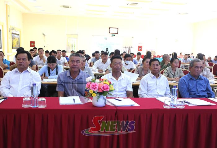 Các đại biểu dự hội nghị.
