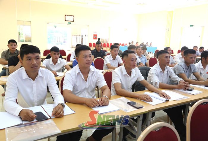 Các đại biểu dự hội nghị.