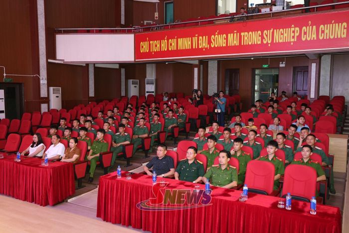 Các đại biểu dự Chương trình nghệ thuật.