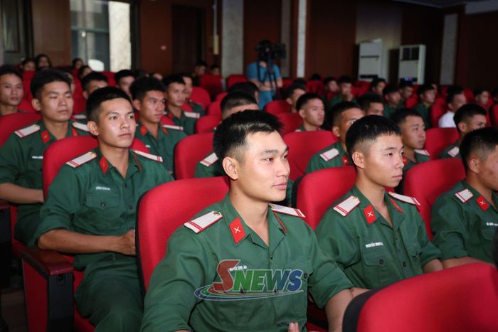 Chiến sĩ Bộ CHQS tỉnh dự chương trình nghệ thuật