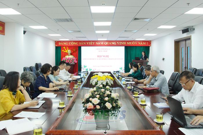 Tập huấn, phổ biến các quy định của pháp luật về luật sư.