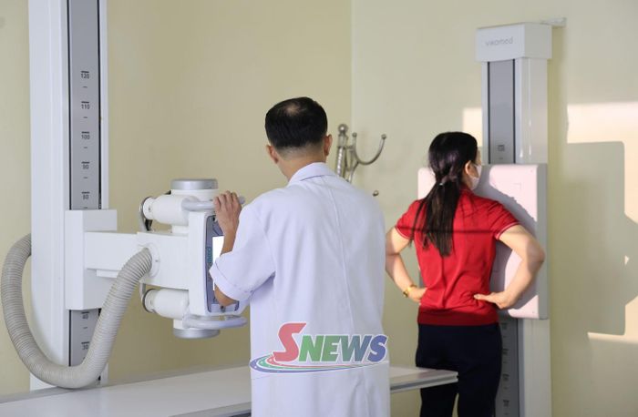 Nữ đoàn viên, công nhân lao động thực hiện chụp X-quang trong chương trình tầm soát ung thư chuyên sâu.