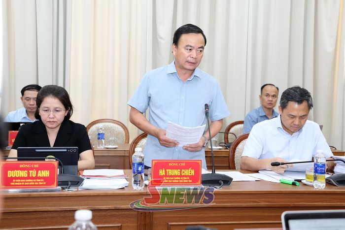 Đồng chí Phó Chủ tịch Thường trực UBND tỉnh phát biểu tại hội nghị.