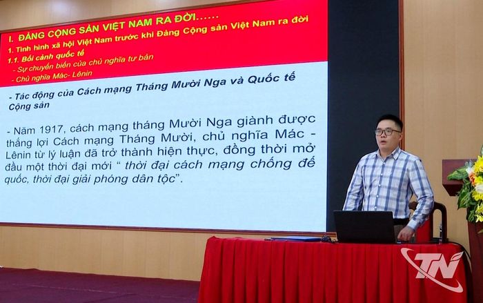 Tiết học dành cho đối tượng Đảng tại Trung tâm Chính trị xã Chợ Đồn