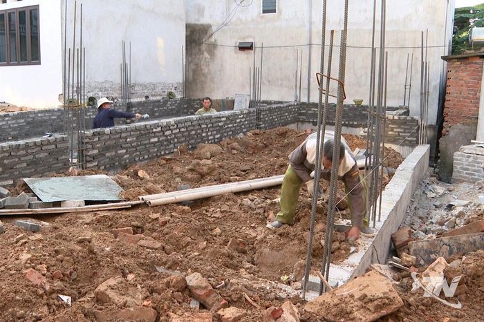 Các nhà thầu đang huy động tối đa nhân lực, phương tiện để đẩy nhanh tiến độ thi công nhiều công trình.