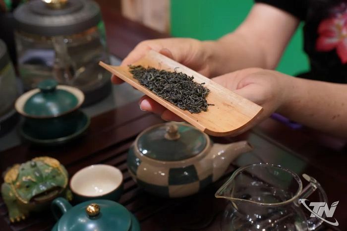 Chè trung du nguyên bản của Thái Nguyên qua nhiều lần ướp hương hoa sói tạo nên hương vị đặc biệt.