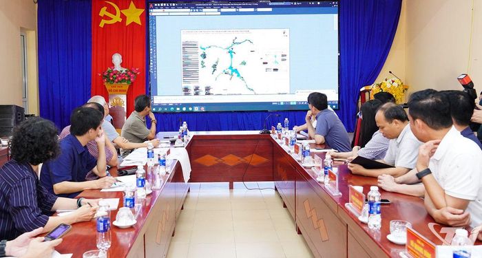 Quang cảnh buổi làm việc.