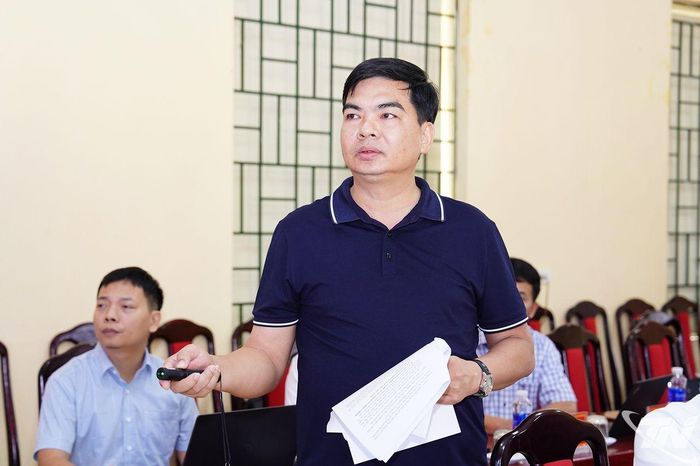 Đại biểu trao đổi tại buổi làm việc.