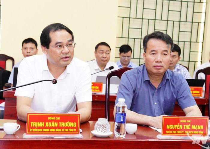Đồng chí Bí thư Tỉnh ủy và đồng chí Chủ tịch UBND tỉnh tại buổi làm việc với Đoàn công tác của Bộ Văn hóa, Thể thao và Du lịch.
