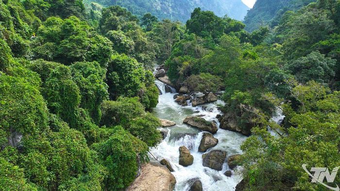 Vẻ đẹp thác Đầu Đẳng.