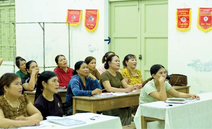  Lớp học xóa mù chữ ở Khu tái định cư Hương Sơ.