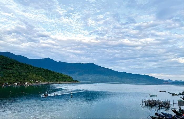 Không gian biển, đầm phá... nếu được tổ chức trong một cấu trúc thống nhất có thể bổ trợ cho khu vực đô thị lõi và tạo thêm không gian phát triển cho toàn thành phố. Ảnh: Minh Anh 