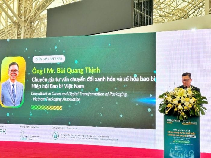 ông Bùi Quang Thịnh - Chuyên gia chuyển đổi xanh hóa và đổi số bao bì - Hiệp hội Bao bì Việt Nam trình bày tại Hội thảo