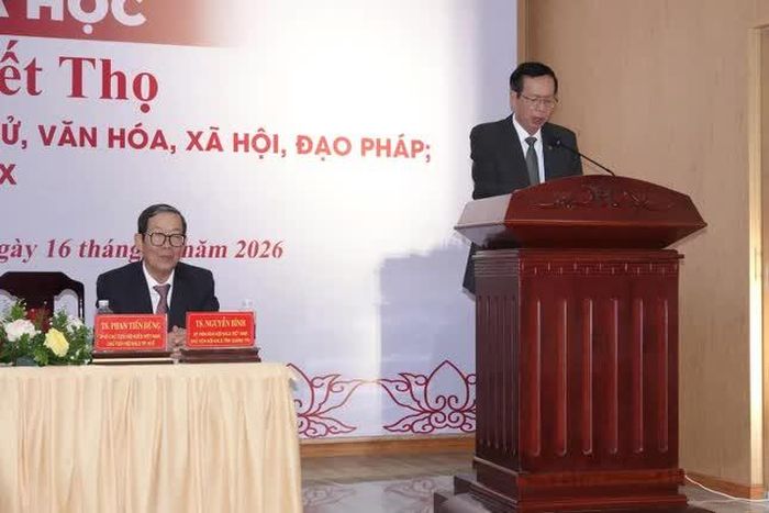 Tiến sĩ Phan Tiến Dũng, Phó Chủ tịch Hội Khoa học Lịch sử Việt Nam, Chủ tịch Hội Khoa học Lịch sử TP.Huế phát biểu