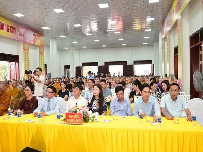 Đại biểu khách mời tham dự