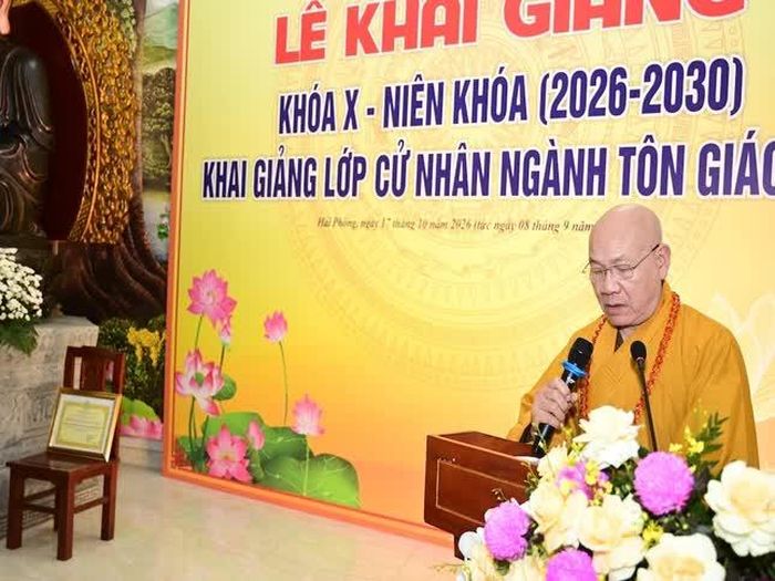 Hòa thượng Thích Quảng Tùng ban đạo từ