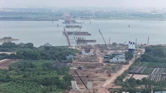 Từ đường Kỳ Vũ, phường Thượng Cát đến quốc lộ 23B, xã Thiên Lộc, cầu Thượng Cát sẽ hình thành trục kết nối mới dài hơn 5,2km khi hoàn thành. Công trình được kỳ vọng tăng cường liên kết khu vực Tây Bắc Thủ đô với tuyến Vành đai 3,5, mở thêm hướng lưu thông giữa phía Bắc sông Hồng và trung tâm Hà Nội.