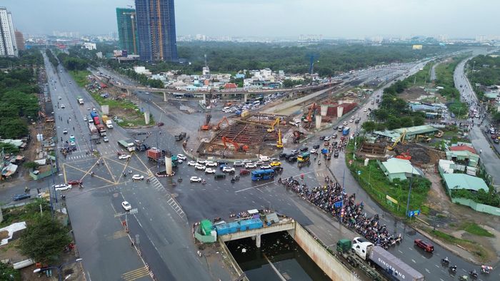 Nguồn cung vật liệu xây dựng đang là một trong những yếu tố ảnh hưởng đến tiến độ các dự án hạ tầng tại TP.HCM.