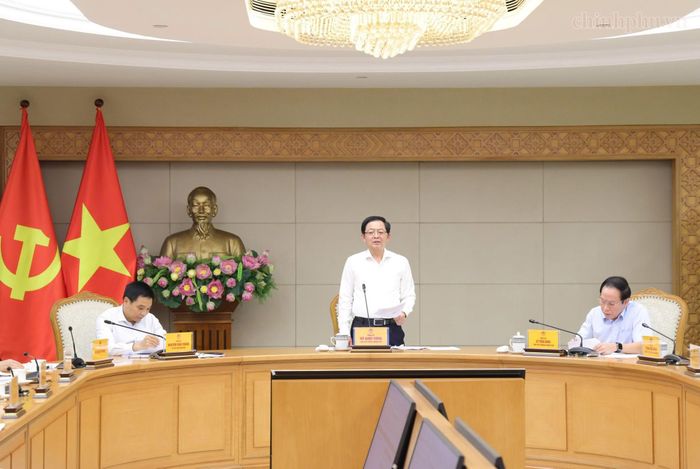 Các Phó Thủ tướng Hồ Quốc Dũng, Nguyễn Văn Thắng và Lê Tiến Châu chủ trì cuộc họp rà soát, hoàn thiện dự thảo Luật Đất đai (sửa đổi), tập trung xử lý những nội dung còn vướng mắc, bảo đảm tính thống nhất, đồng bộ với các luật liên quan, góp phần nâng cao hiệu quả quản lý, sử dụng đất đai.