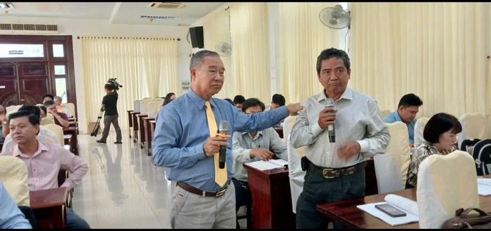 Tiến sĩ Nguyễn Xuân Niệm, Chủ tịch Hội Khởi nghiệp Đổi mới sáng tạo tỉnh, chuyên gia Khởi nghiệp Quốc gia đang trảo đổi với các học viên về khởi nghiệp, đổi mới sáng tạo