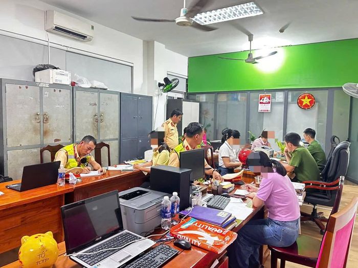 Vụ việc không đơn thuần là câu chuyện chụp ảnh không đúng chỗ, mà còn phản ánh sự coi nhẹ trách nhiệm đối với an toàn của cộng đồng.