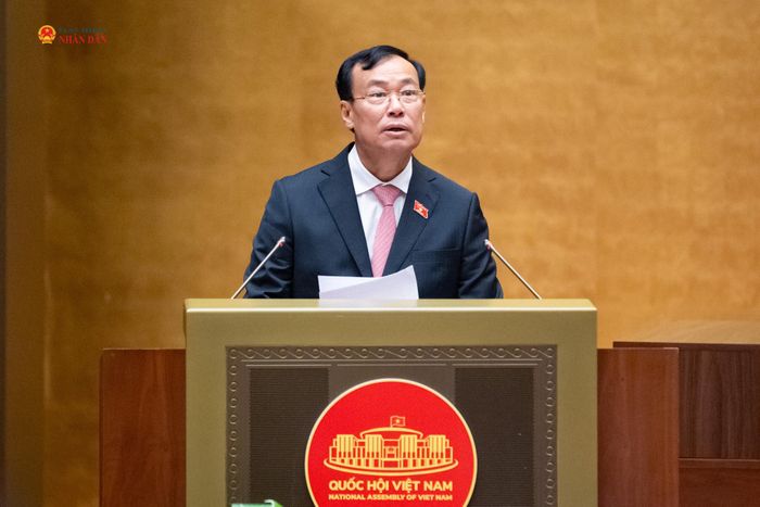 Chủ nhiệm Ủy ban Quốc phòng, An ninh và Đối ngoại Lê Tấn Tới trình bày Báo cáo thẩm tra về dự án Luật Thỏa thuận quốc tế (sửa đổi). Ảnh: Phạm Thắng
