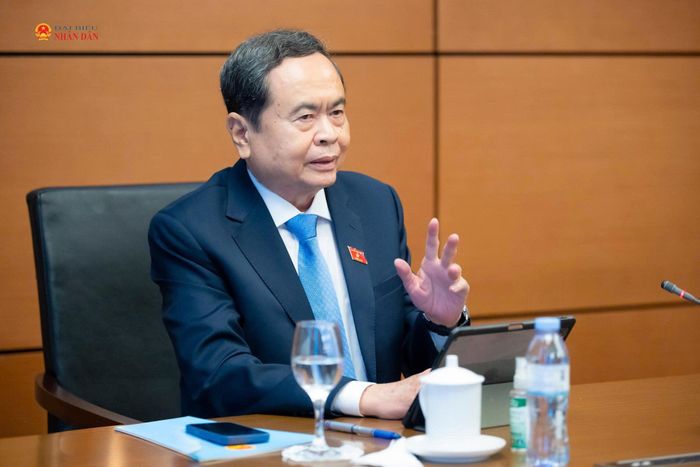 Chủ tịch Quốc hội Trần Thanh Mẫn thảo luận tại tổ. Ảnh: Phạm Thắng