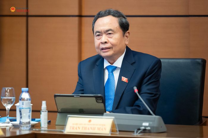Chủ tịch Quốc hội Trần Thanh Mẫn thảo luận tại tổ. Ảnh: Phạm Thắng