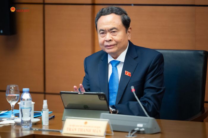 Chủ tịch Quốc hội Trần Thanh Mẫn thảo luận tại tổ. Ảnh: Phạm Thắng