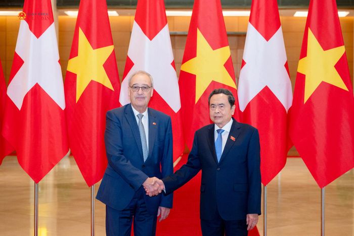 Chủ tịch Quốc hội Trần Thanh Mẫn và Tổng thống Liên bang Thụy Sĩ Guy Parmelin. Ảnh: Phạm Thắng