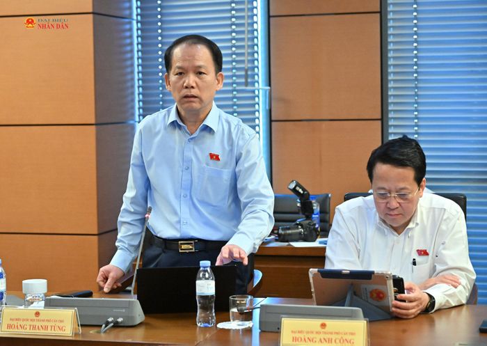 Bộ trưởng Bộ Tư pháp Hoàng Thanh Tùng phát biểu tại thảo luận tổ. Ảnh: Quang Khánh