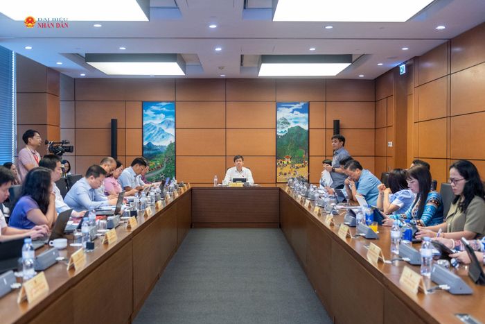Toàn cảnh phiên thảo luận Tổ 16. Ảnh: Mạnh Hưng