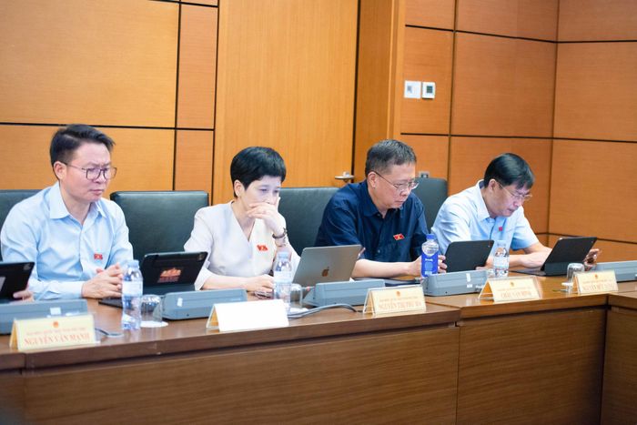 Đoàn ĐBQH tỉnh Phú Thọ tham dự phiên thảo luận. Ảnh: Xuân Quý