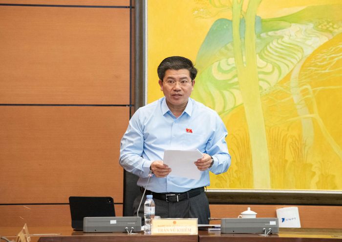 Phó Bí thư Thường trực Tỉnh ủy, Trưởng Đoàn ĐBQH tỉnh Quảng Trị Trần Vũ Khiêm phát biểu Ảnh: Lâm Hiển