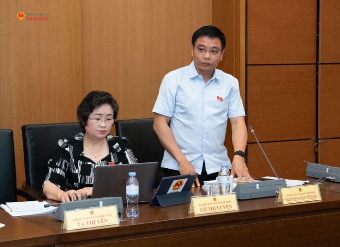 Phó Thủ tướng Chính phủ, ĐBQH tỉnh Điện Biên Nguyễn Văn Thắng phát biểu tại phiên thảo luận Ảnh: Lâm Hiển